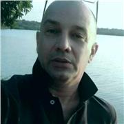 Spanisch-Muttersprachler, ich spreche deutsch, und habe Englisch und Literatur studiert, ich besitze12 Jahre Erfahrung